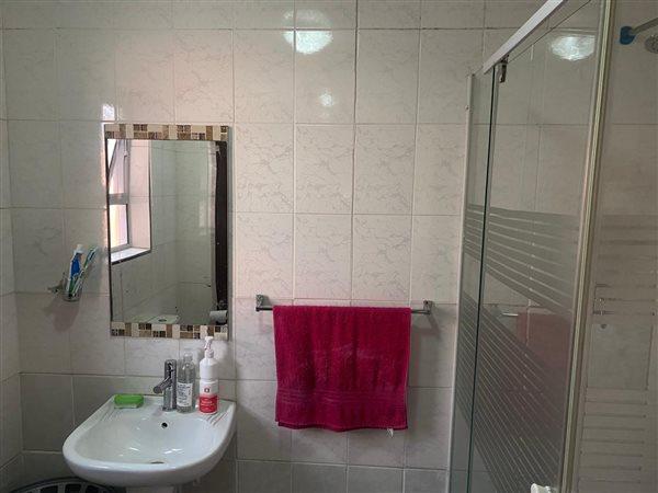 5 Bedroom Property for Sale in Rondevlei Park Western Cape